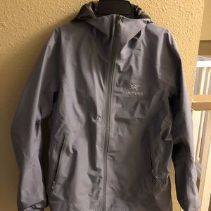 - Women’s Arcteryx zeta SL rain jacket